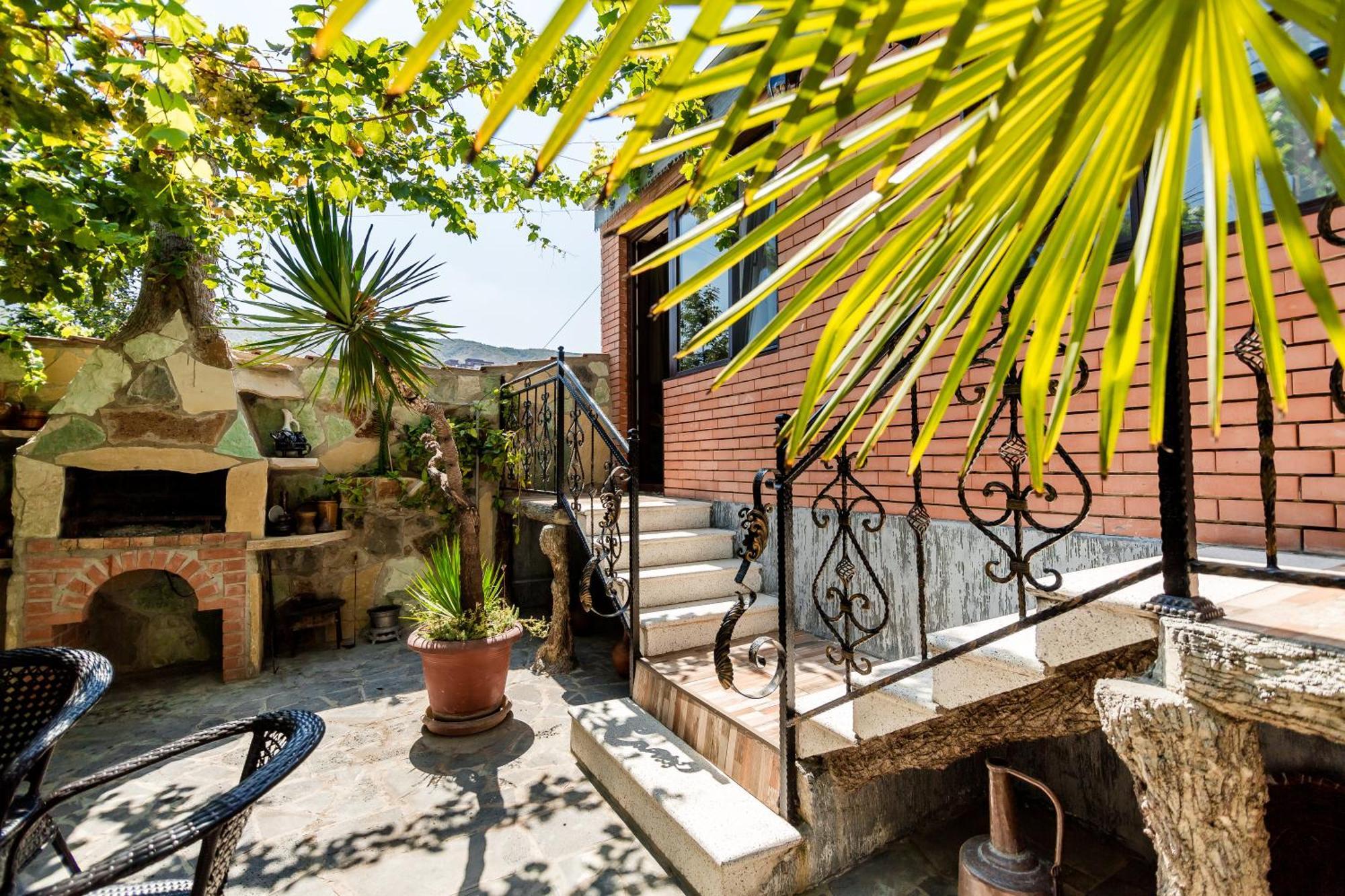 The Oldest Tbilisi Hotel Exterior photo